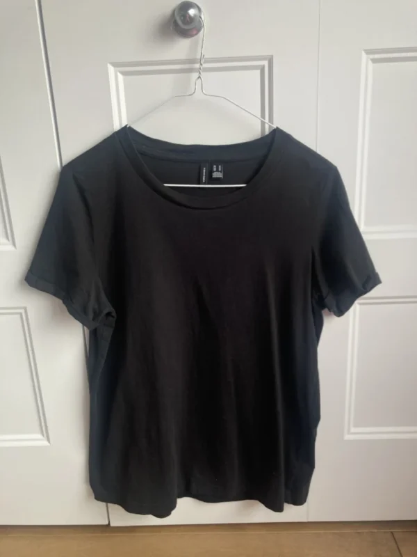 Featured image for Black T-shirt Vero Moda