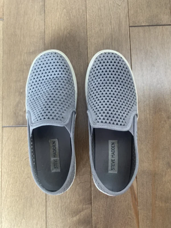 Featured image for Steve Madden grey flat shoes
