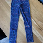 Featured thumbnail for Legging bleu à motifs de couleurs
