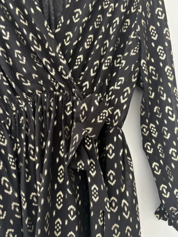 Image for ✨ Robe portefeuille à motifs dorés – Parfaite pour toutes les occasions ! ✨