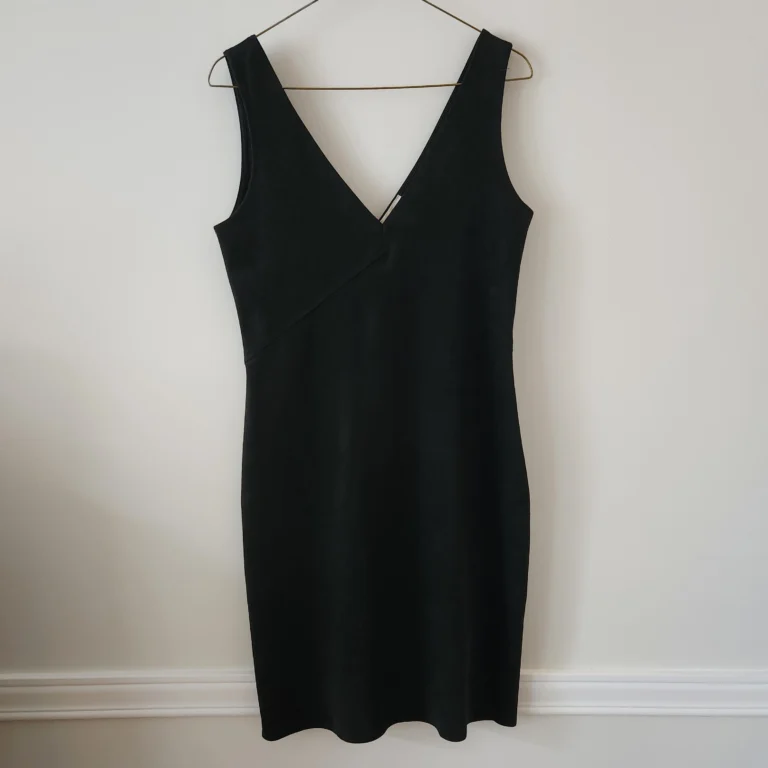 Image for Robe Aritzia x Wilfred col en V