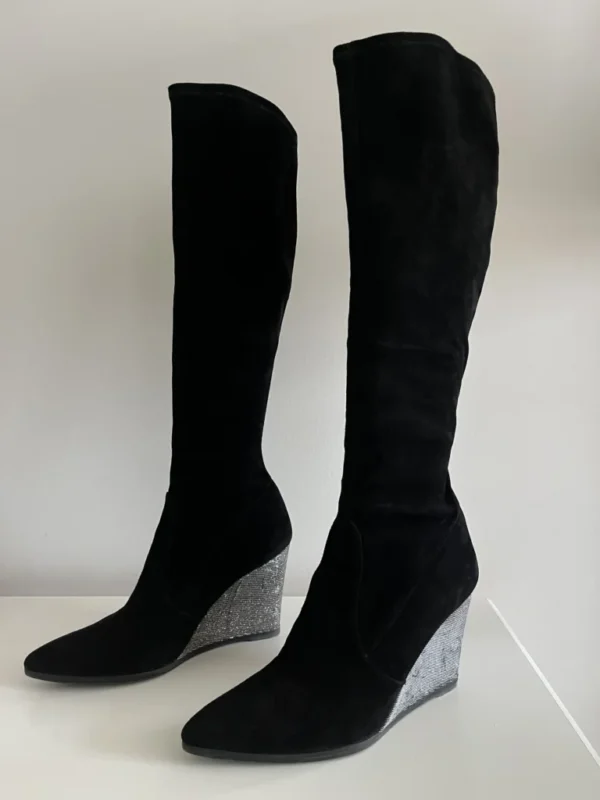 Featured image for Bottes Stuart Weitzman taille 10 noir en daim