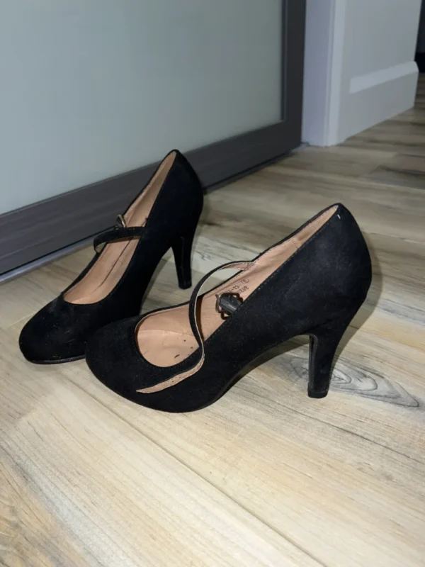 Featured image for Talon haut noir