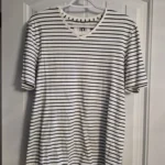 Featured thumbnail for T-shirt col en V Le 31