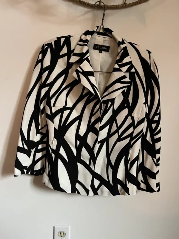 Featured image for Blazer Escada noir et blanc