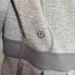 Thumbnail for Veste de sport Lululemon grandeur 6 peplum gris