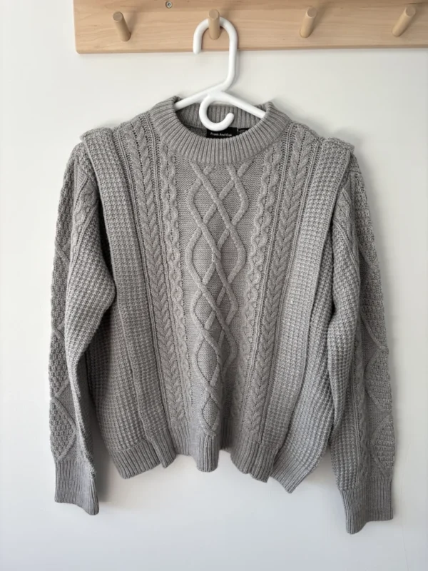 Featured image for Chandail gris en laine Frank and Oak