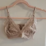 Featured thumbnail for Bralette en dentelle Talula de Aritzia