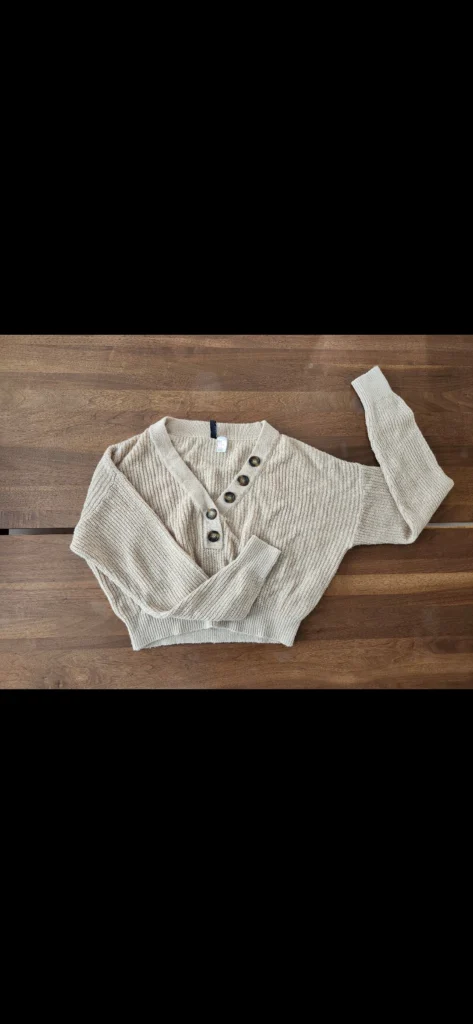 Image for Chandail en tricot avec boutons