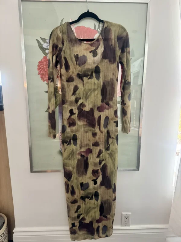 Featured image for Backless dress