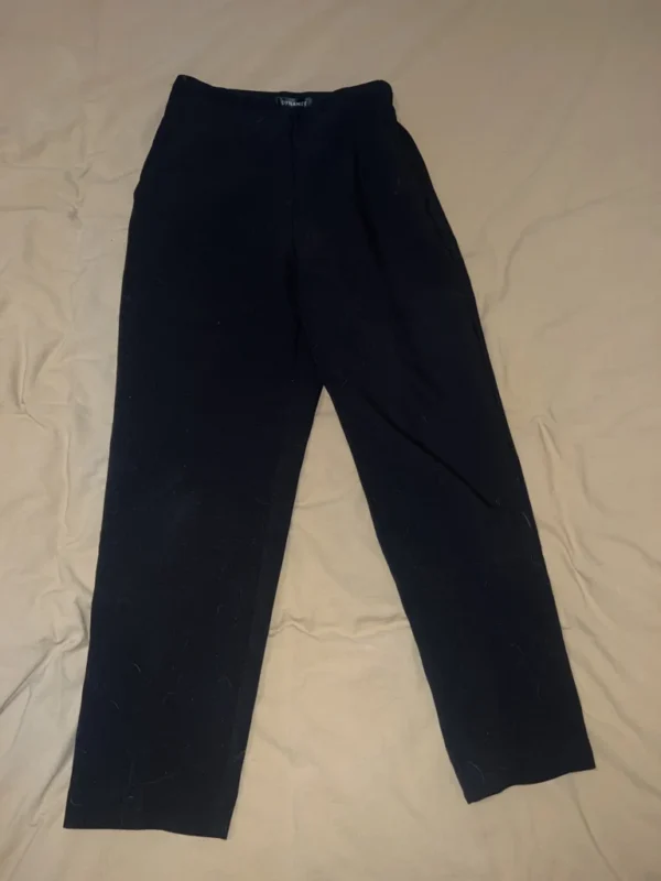 Featured image for Pantalon noir Dynamite