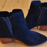 Thumbnail for Bottines Aldo noires daim comme neuves taille 6