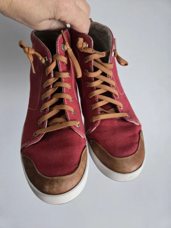 Featured image for KODIAK red high-top trainers