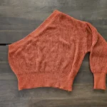 Featured thumbnail for Pull orange à une manche longue