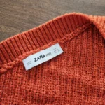 Thumbnail for Pull orange à une manche longue