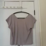 Thumbnail for T-shirt dos ouvert noué Aritzia