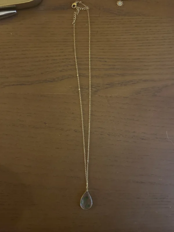 Featured image for Collier feuille verte