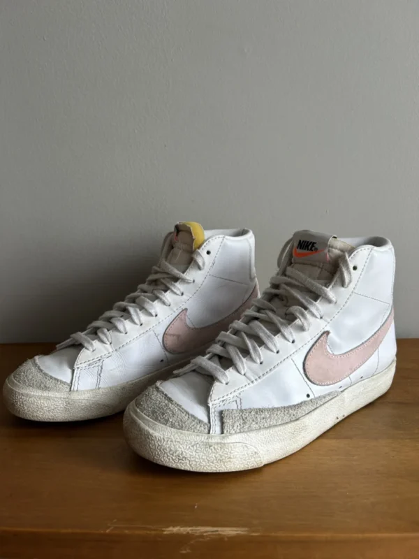 Featured image for Souliers Nike blazer mid 77
