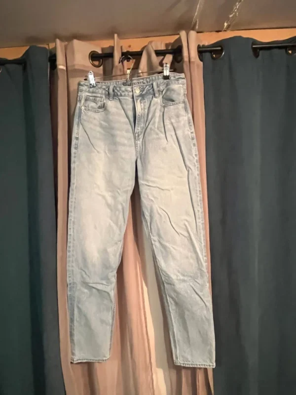 Featured image for Jeans pâle AE droit taille haute