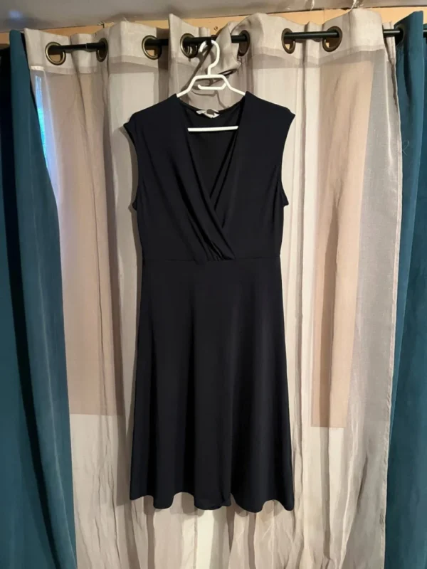 Featured image for HM navy blue dress