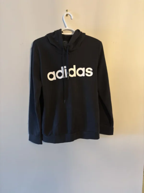 Featured image for Chandail à capuchon noir Adidas