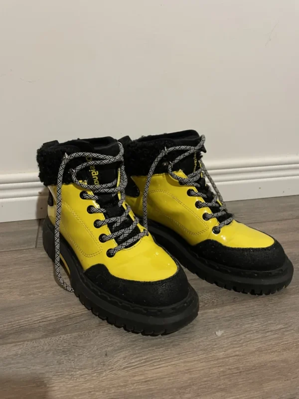 Featured image for Bottes Desigual jaunes