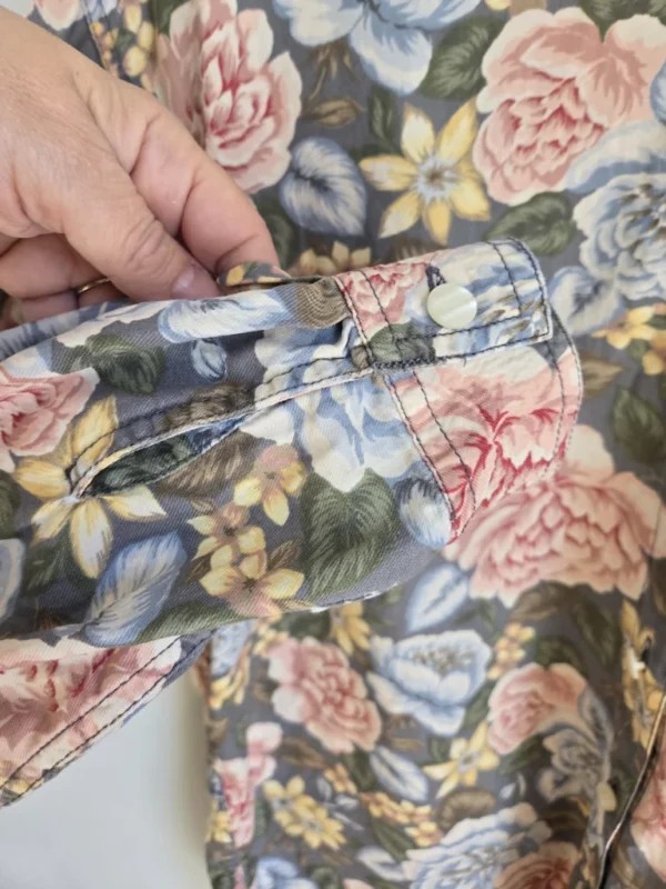 Image for Liz Wear floral shirt 💯 cotton