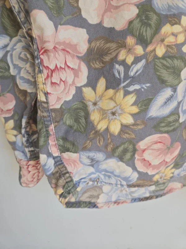 Image for Liz Wear floral shirt 💯 cotton