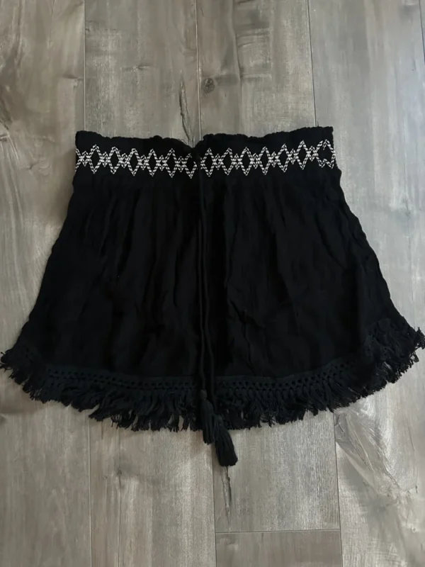 Featured image for Jupe de plage noire
