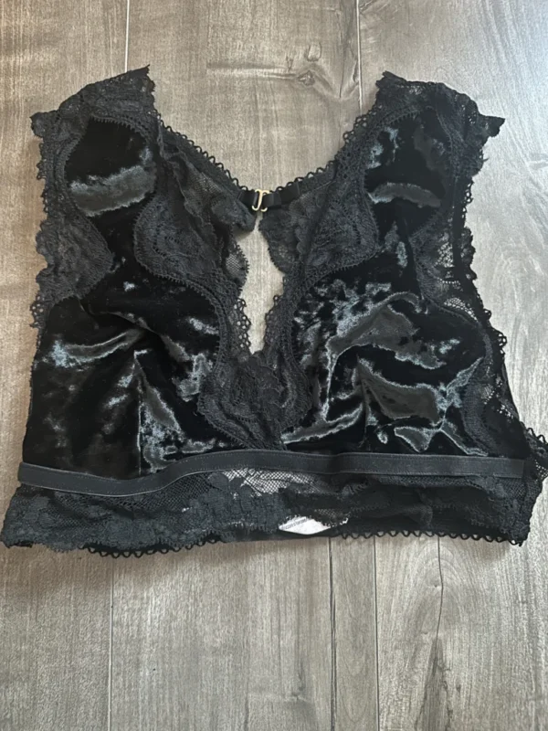 Featured image for Bralette suede et dentelle noire