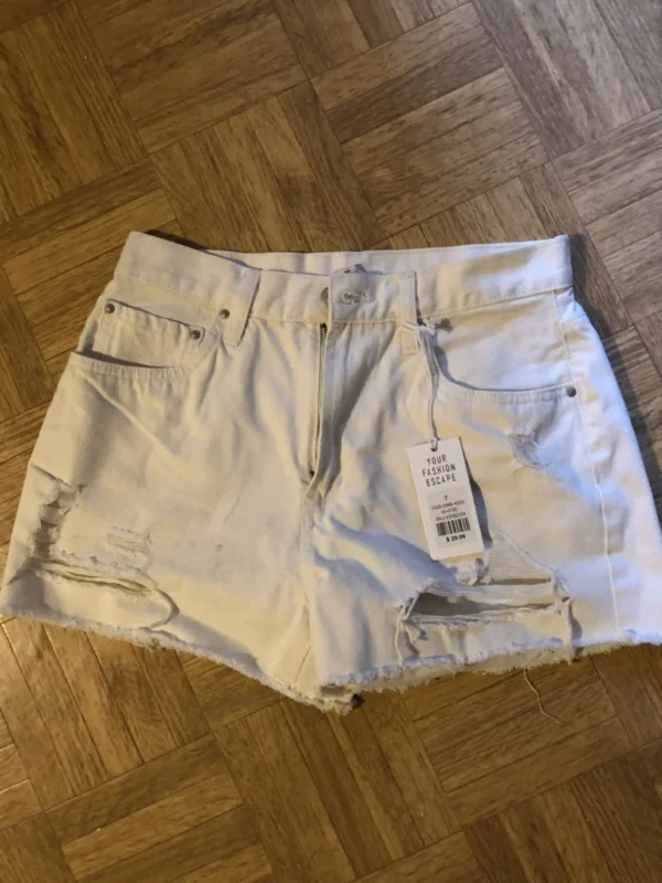 Featured image for Short beige pâle