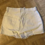 Thumbnail for Short beige pâle