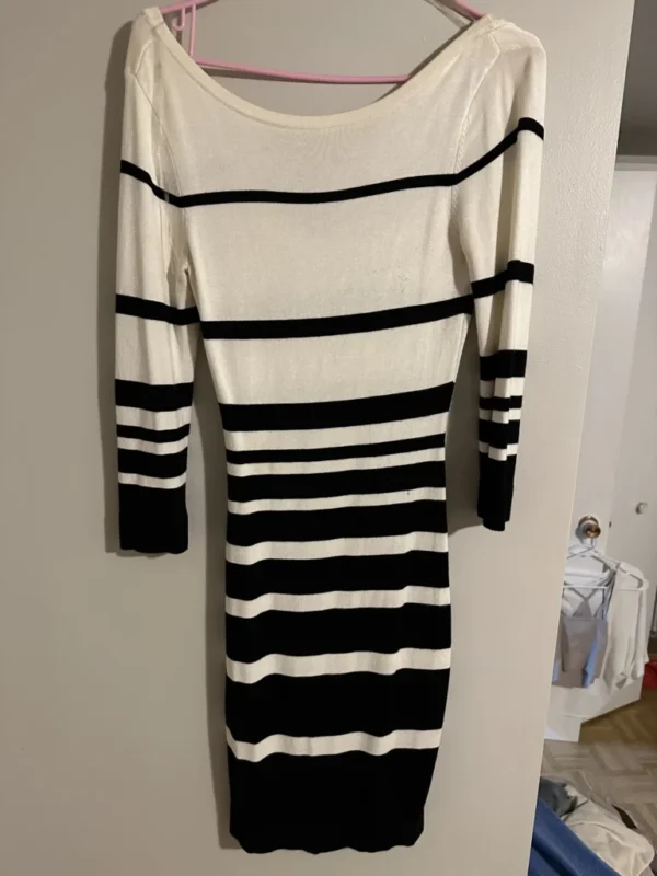 Image for Robe noire et blanche Dynamite