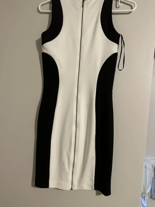 Image for Robe noire et blanche Dynamite