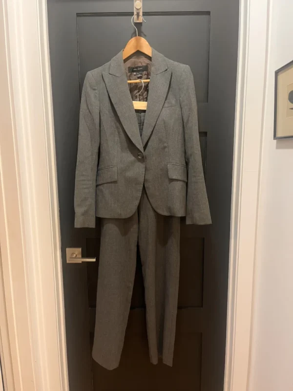 Featured image for Tailleur gris (veston + pantalon) ZARA