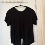 Featured thumbnail for T-shirt dos ouvert Aritzia