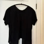 Thumbnail for T-shirt dos ouvert Aritzia