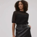 Featured thumbnail for Haut noir | col rond, texture transparente