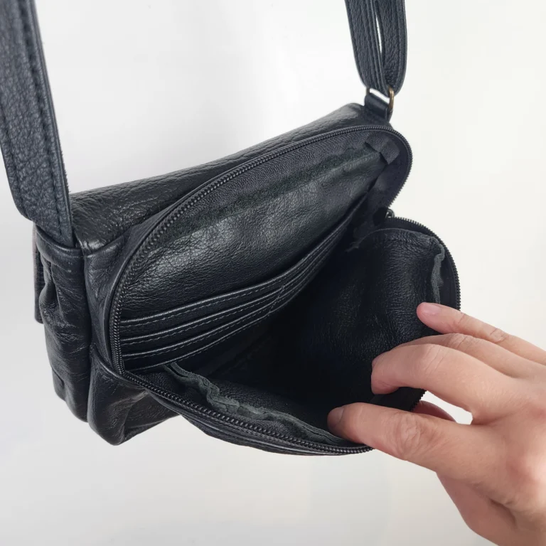 Image for Sac bandoulière en cuir peint à la main fait au Québec