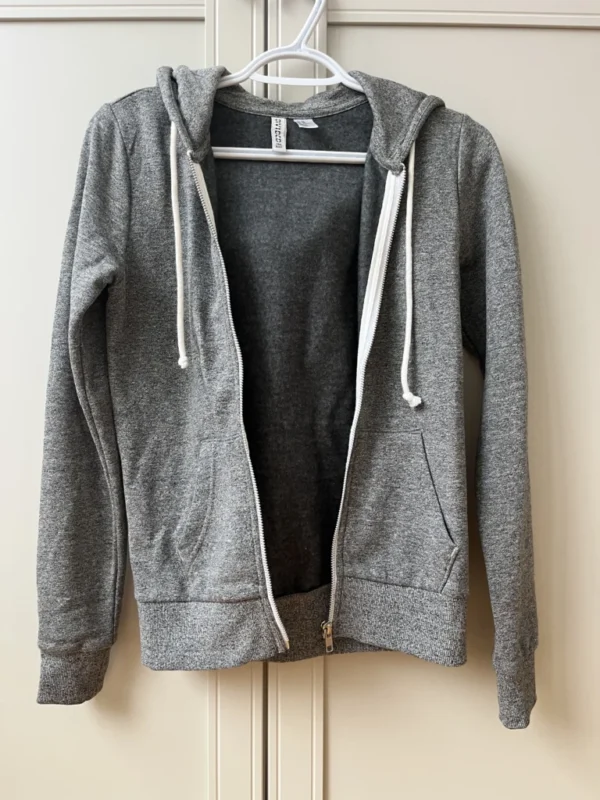 Featured image for Veste a capuchon grise