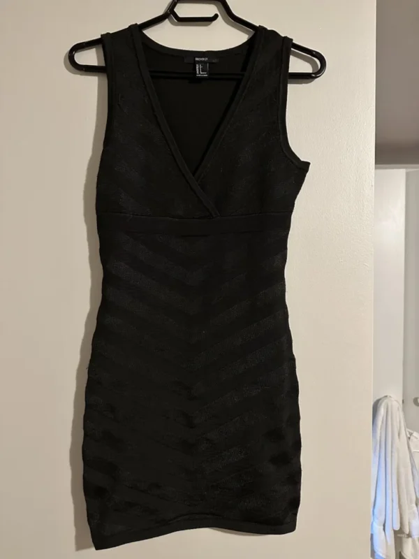 Featured image for Robe noire
