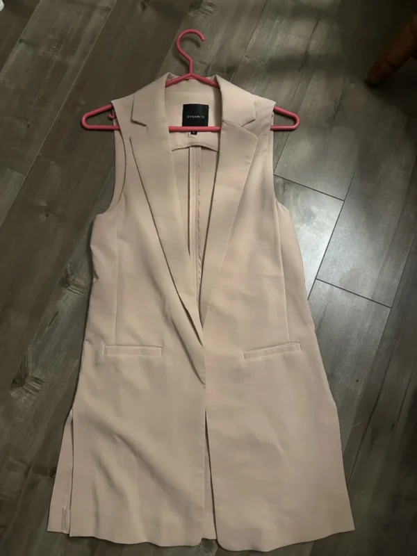 Featured image for Veste rose pâle dynamite