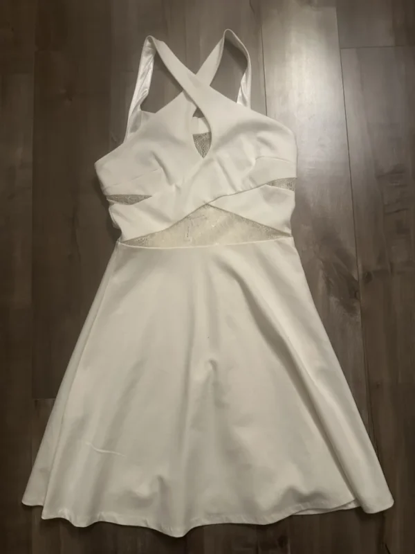 Featured image for Robe BCBG