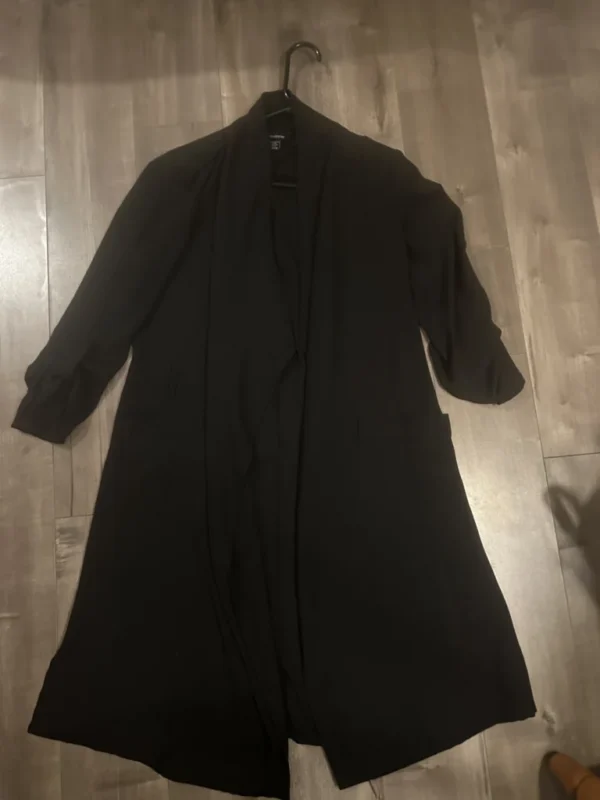 Featured image for Veste noire LE CHÂTEAU