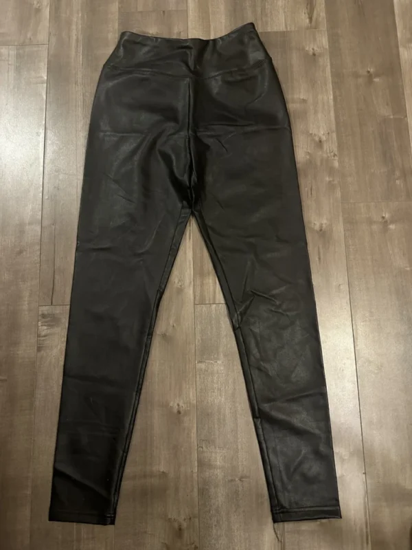 Featured image for Legging en faux cuir