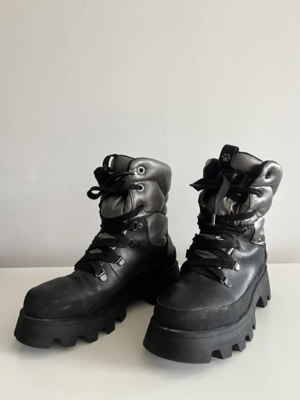Image for Bottes Cougar taille 7 US / 37 FR