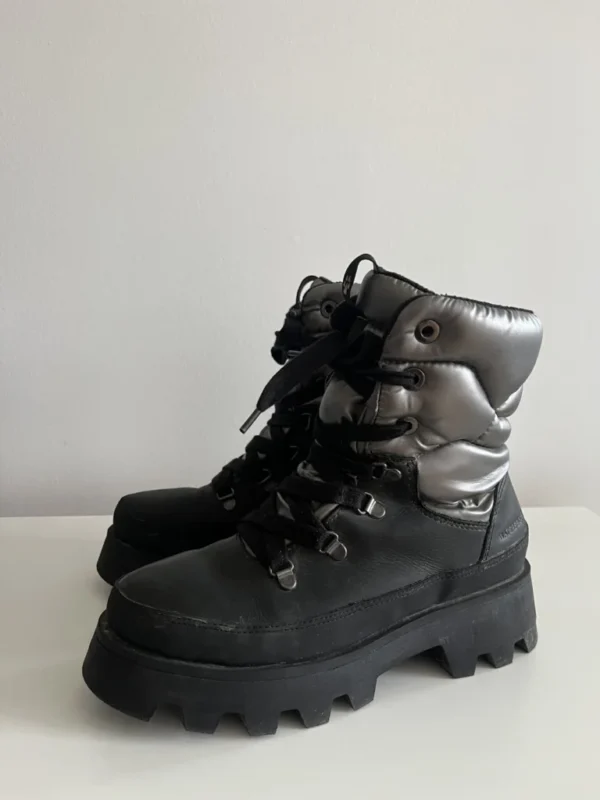 Image for Bottes Cougar taille 7 US / 37 FR