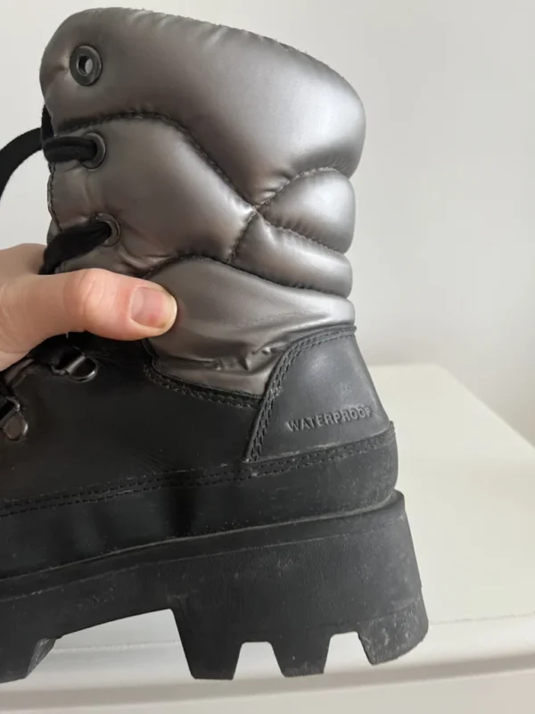 Image for Bottes Cougar taille 7 US / 37 FR