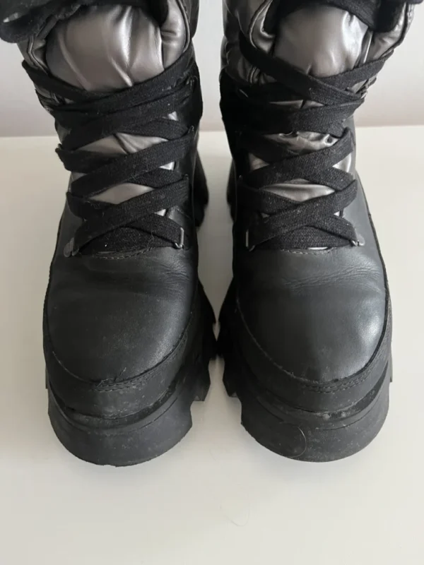 Image for Bottes Cougar taille 7 US / 37 FR