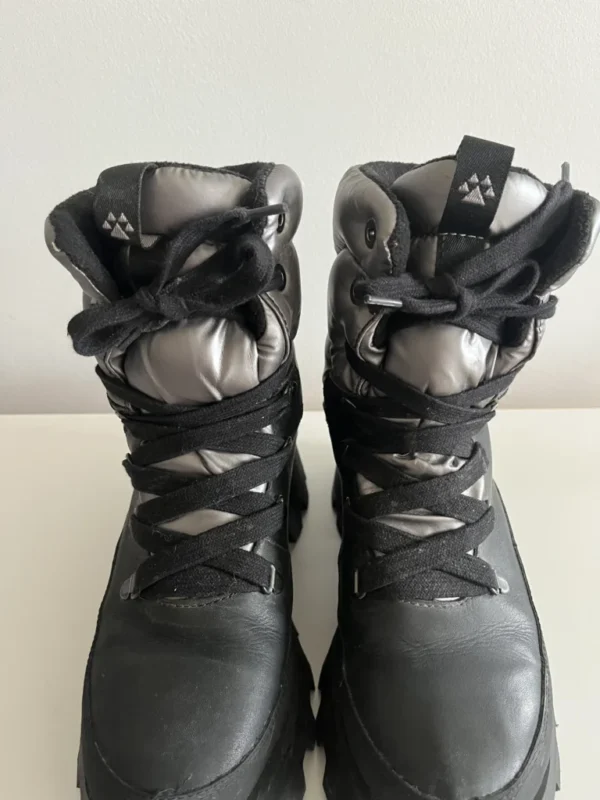 Image for Bottes Cougar taille 7 US / 37 FR